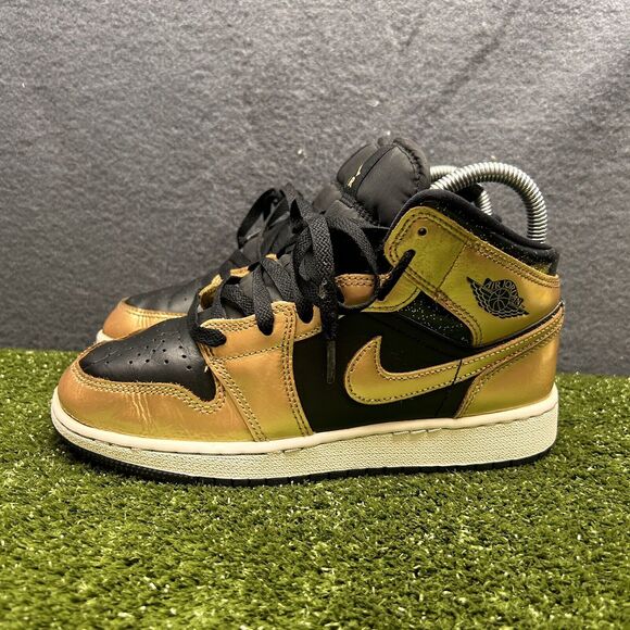 Size 5.5Y-Nike Air Jordan 1 Mid SE Metalic Gold (GS) - Picture 1 of 10